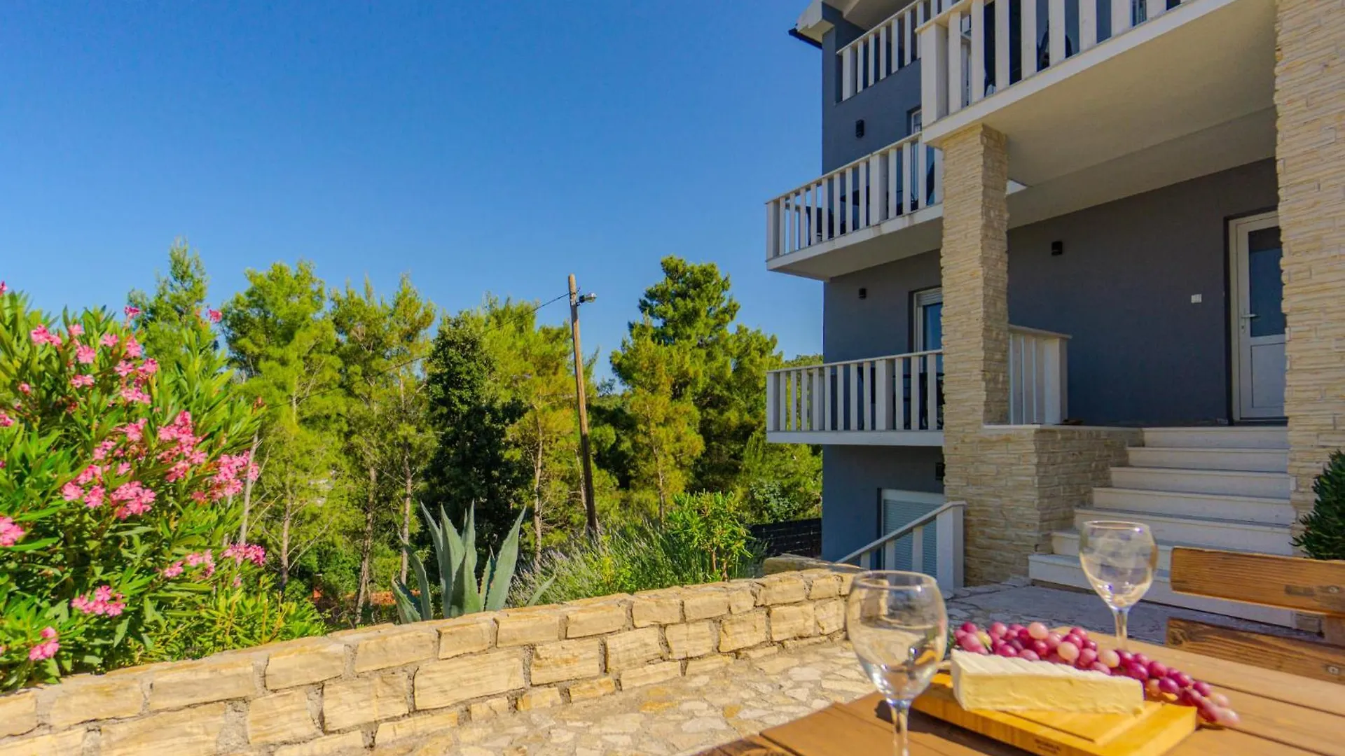 Panoramic Forest Retreat With Pool And Seaview Donji Karin 0*,